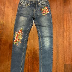 Cute floral embroidered Vigoss jeans